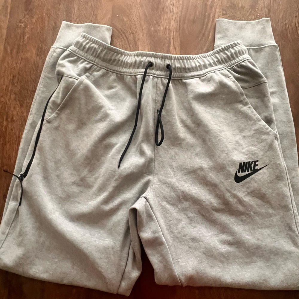 Nike Men’s Sweatpants Size Medium Taper Leg Slim Fit Gray - Picture 3 of 6
